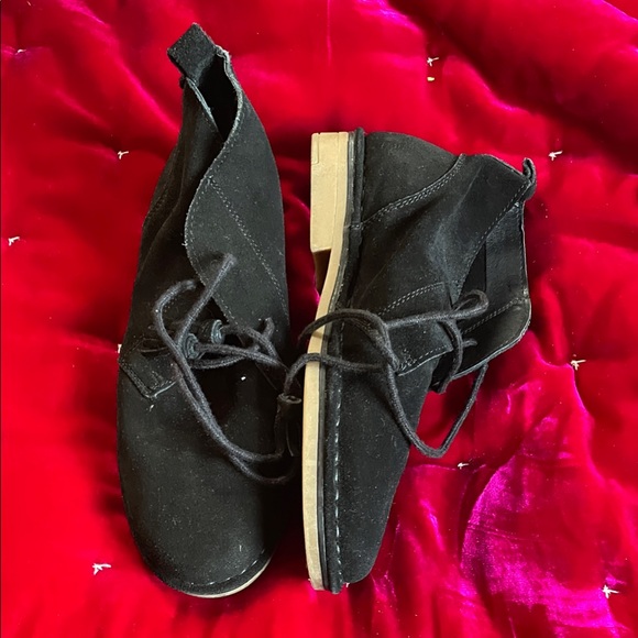 Tommy Bahama Black Interior Footwear - Picture 1 of 3